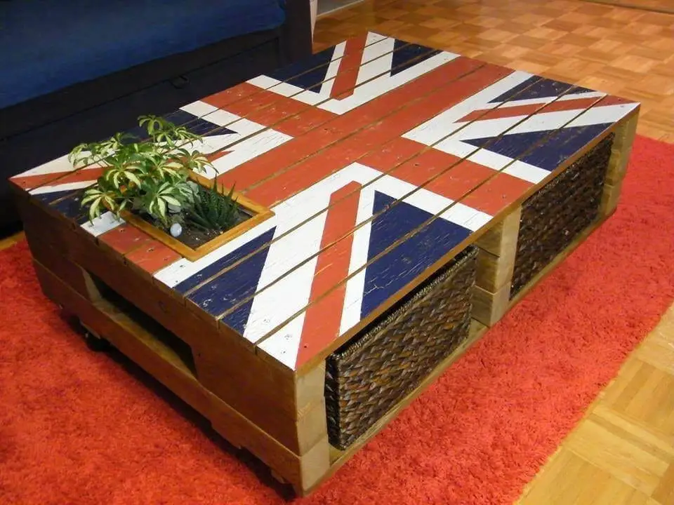 Union Jack Pallet Table Design