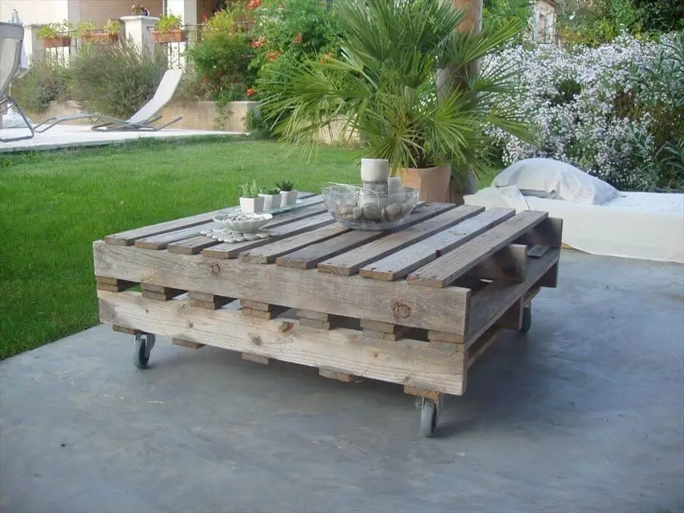 Vintage Outdoor Pallet Coffee Table