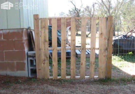 What A Very Simple Pallet Gate