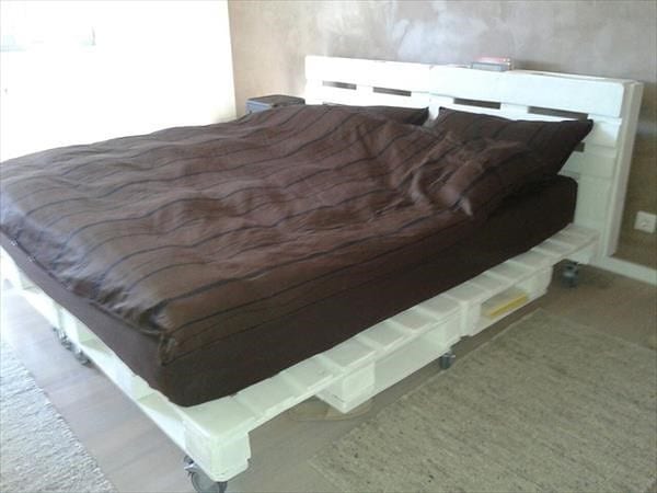 Wooden Pallet Bed On Wheels