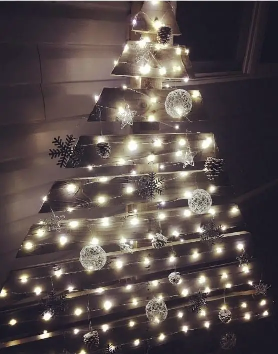 Wooden Pallet Christmas Tree 4