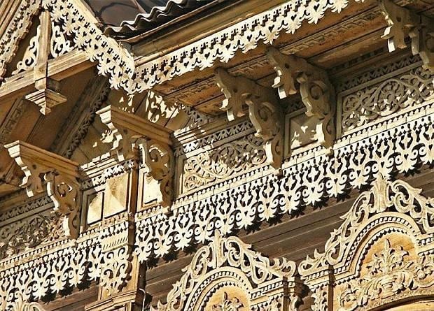 Intricate Woodcarvings Decorating The Homes Of The High Class In Russia